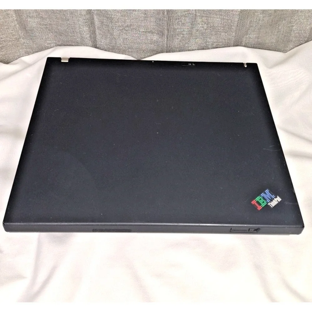 IBM Thinkpad T43 Laptop Powers On - For Parts